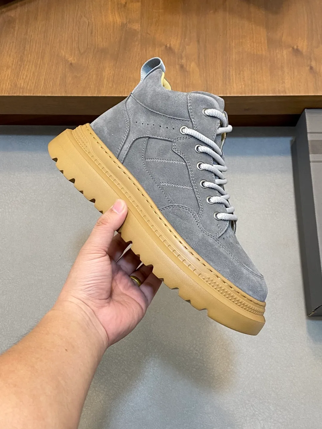 Men's shoes 💰740 UGG lace-up thick-soled sports shoes for men. Full of fashion, casual and versatile. The frosted upper is high-end without looking old-fashioned. The upper is waterproof and oil-proof, fashionable and easy to take care of. The lining is made of sheepskin. It is comfortable and warm. The upper foot is not bloated at all. Super fashionable Size: 39-44